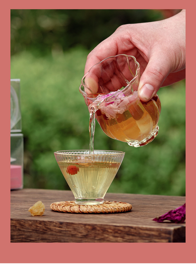 Astragalus Red Ginseng Longan Five Red Tea 10 Mini Cans Gift Box Hot Brew Herbal Flower Tea 60g in use
