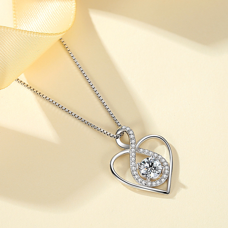 Collar de corazón de plata esterlina s925 colgante en forma de corazón simple de las mujeres Cadena de hueso de moda europea y americana cerradura de moda todo partido al por mayor