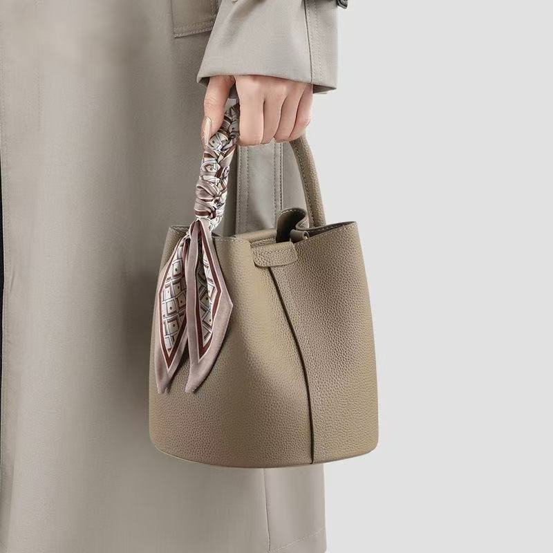 High-End Work and Commuting Bucket Bag 2025 New Versatile Mini Autumn and Winter Satchel Women's Bag Single Shoulder Crossbody Bag