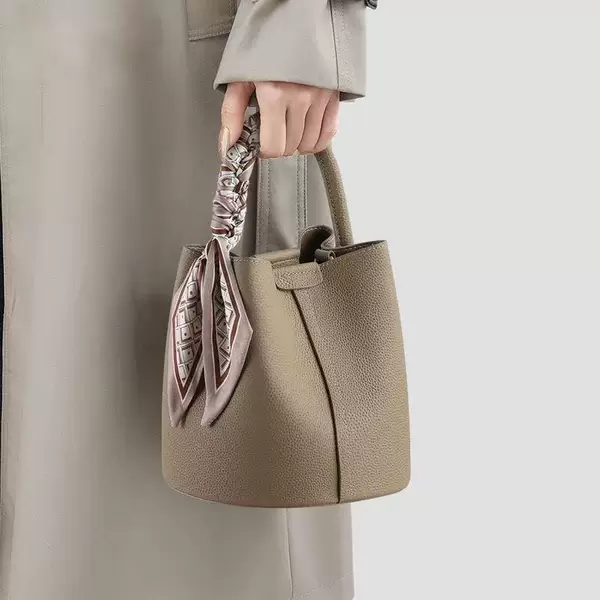 High-End Work and Commuting Bucket Bag 2025 New Versatile Mini Autumn and Winter Satchel Women's Bag Single Shoulder Crossbody Bag