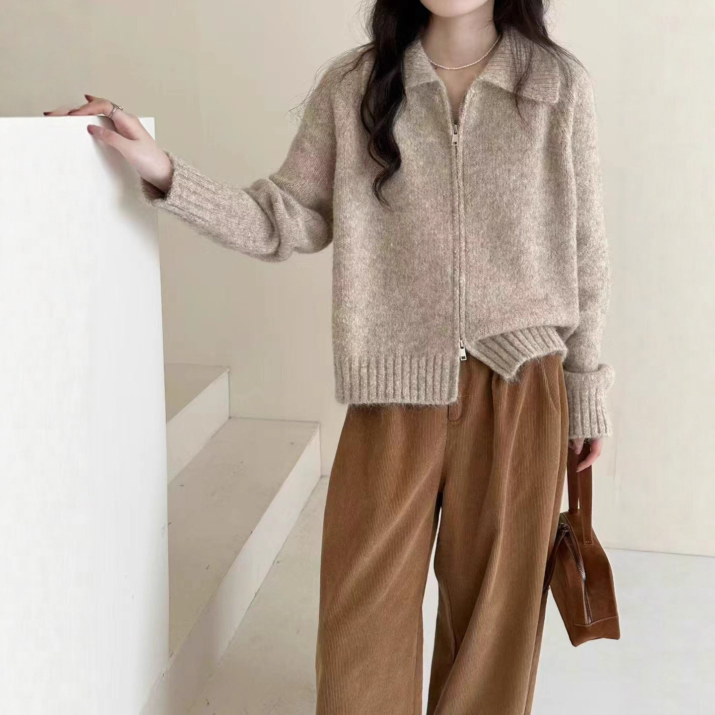 Short demi-season sweater