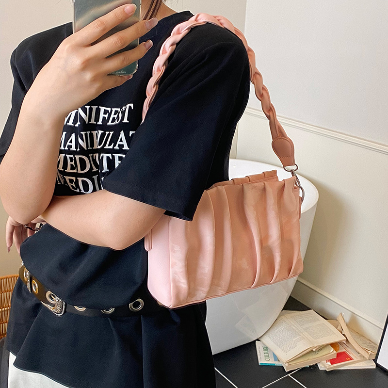 Nuevos productos de verano 2025 pliegues nube pequeña bolsa cuadrada mujer comercio exterior coreano bolsa de axilas de todo fósforo bolsa de mensajero de moda popular