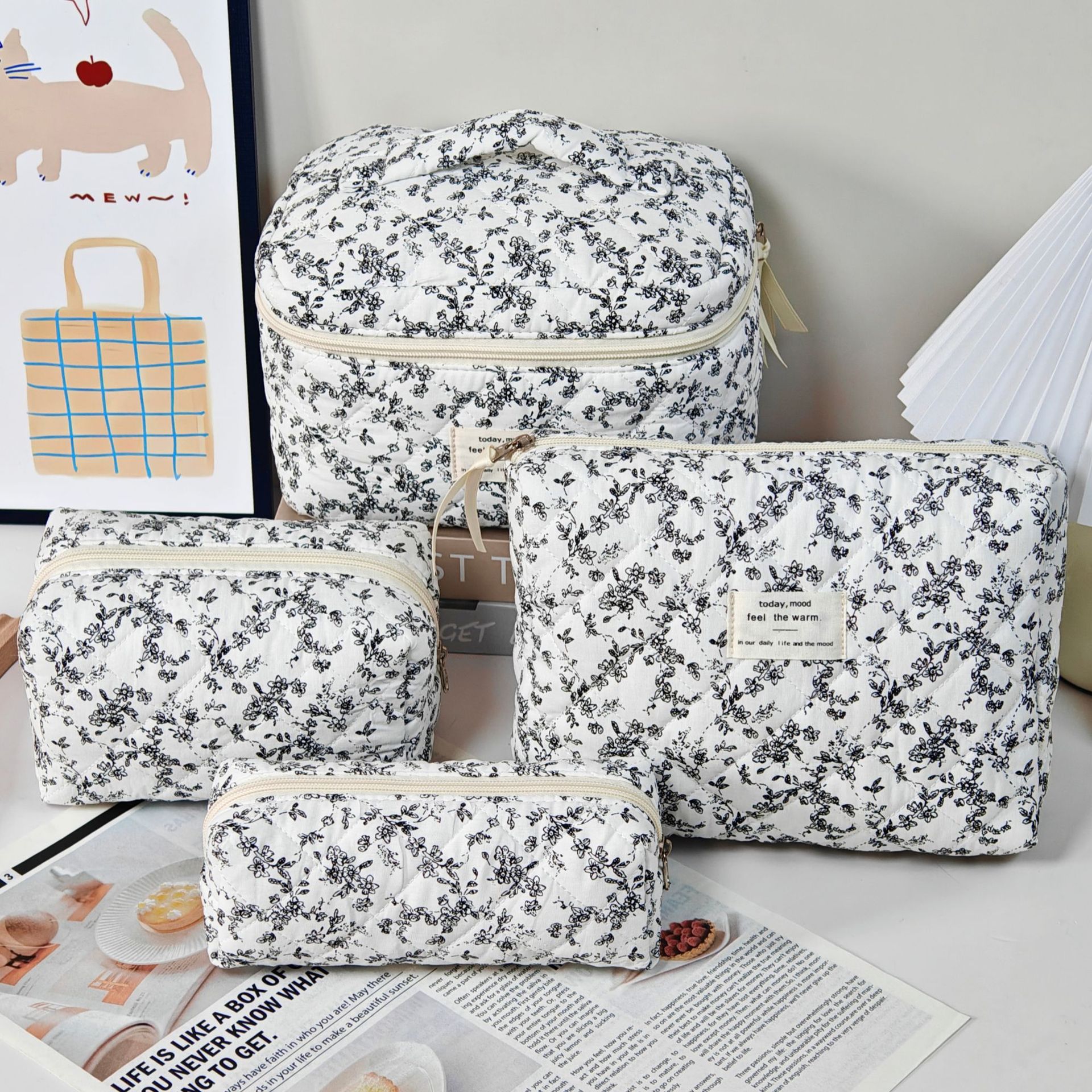 In-Stock Ins Floral Stand-Up Makeup Bag, Large Capacity, Compartmentalized, Portable Travel Toiletry Bag, Women's Cosmetics Storage Bag