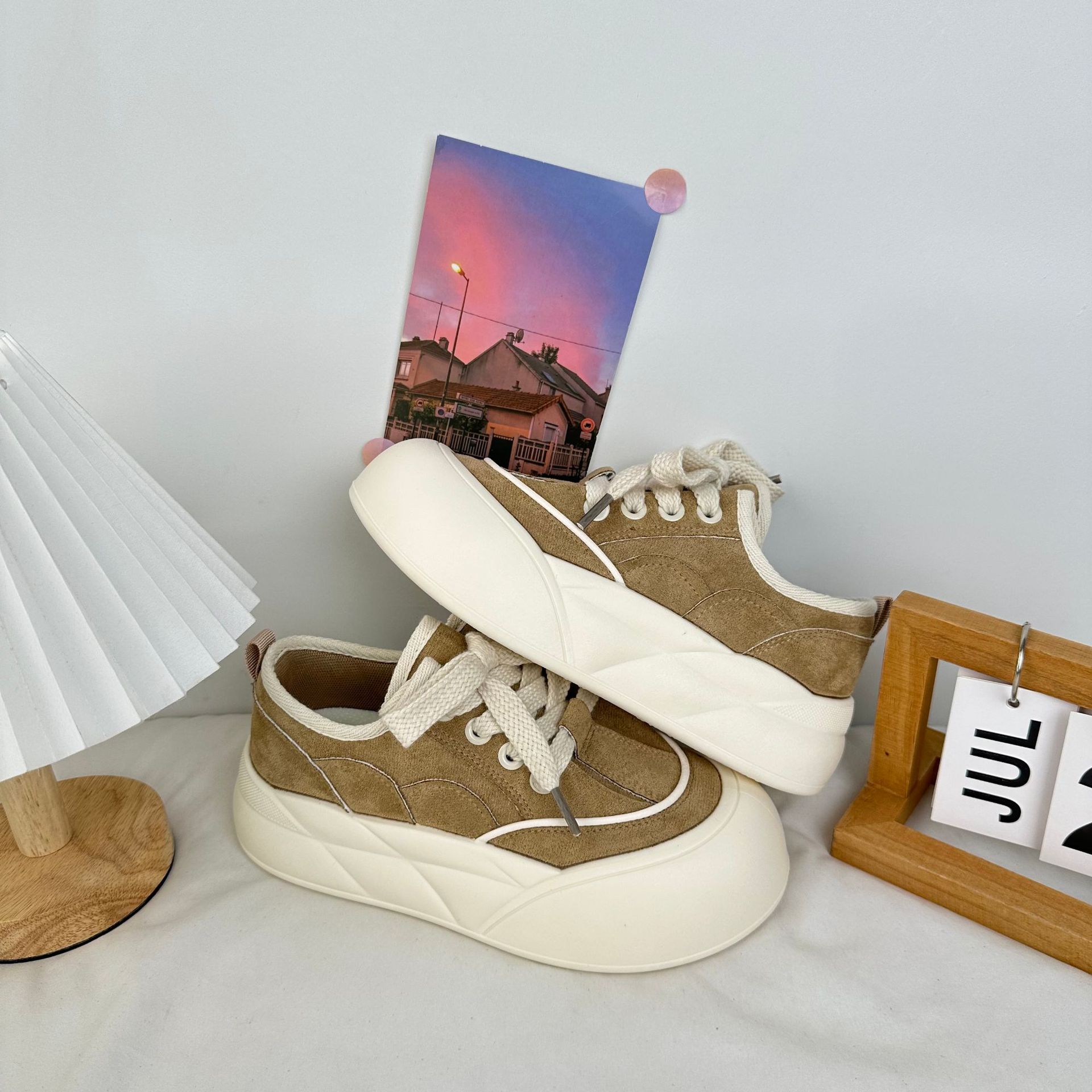 Yuanbo coreano popular con suela gruesa, zapatos de skate feos 2024 nuevos zapatos blancos ligeros muffin zapatos de pan de cabeza grande