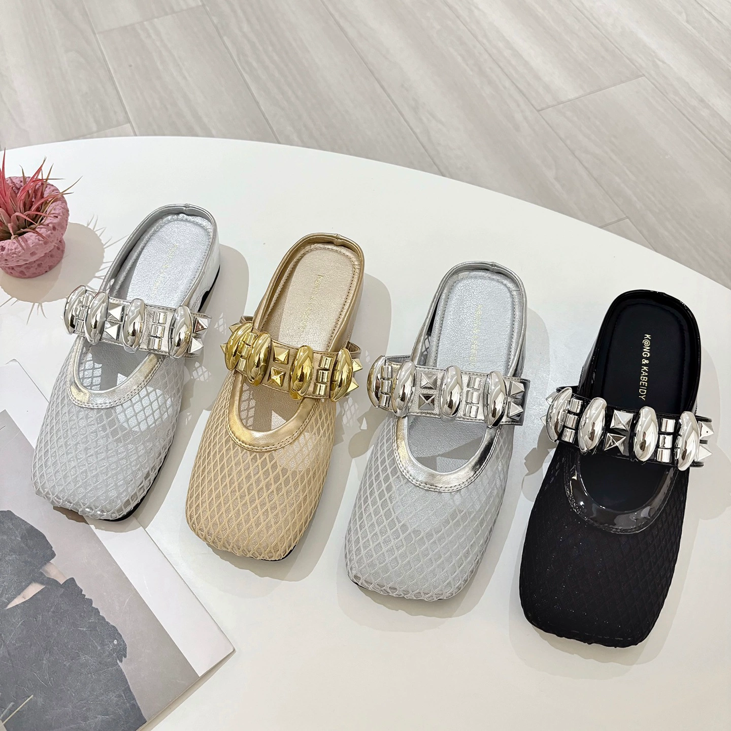 Продвинуто чувство, половинная тапочка для детей, ношенных на улице, лето 2025 новая французская обувь Мюллер женские сандалии тапочки