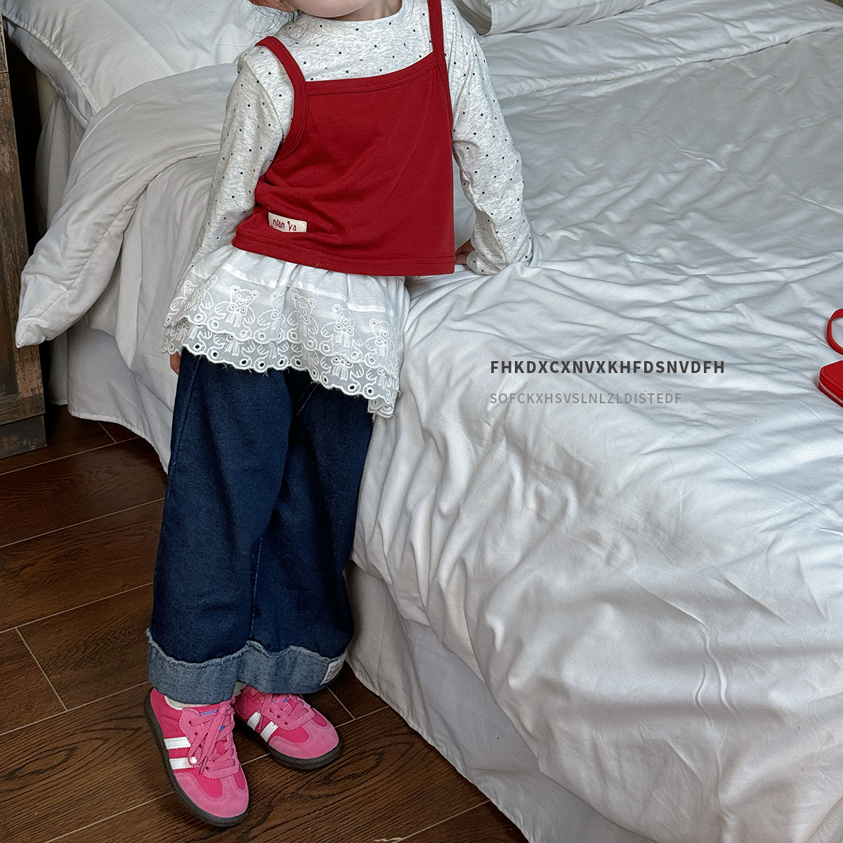 Zapatos infantiles transfronterizos fresas rojos zapatos deportivos infantiles niñas zapatos de entrenamiento para niñas zapatos de skate casuales zapatos bebés primavera y otoño