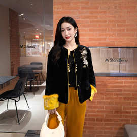 真丝丝绒棉服胸口重工手工钉珠袖口拼接手工钉珠提花水貂毛外套女