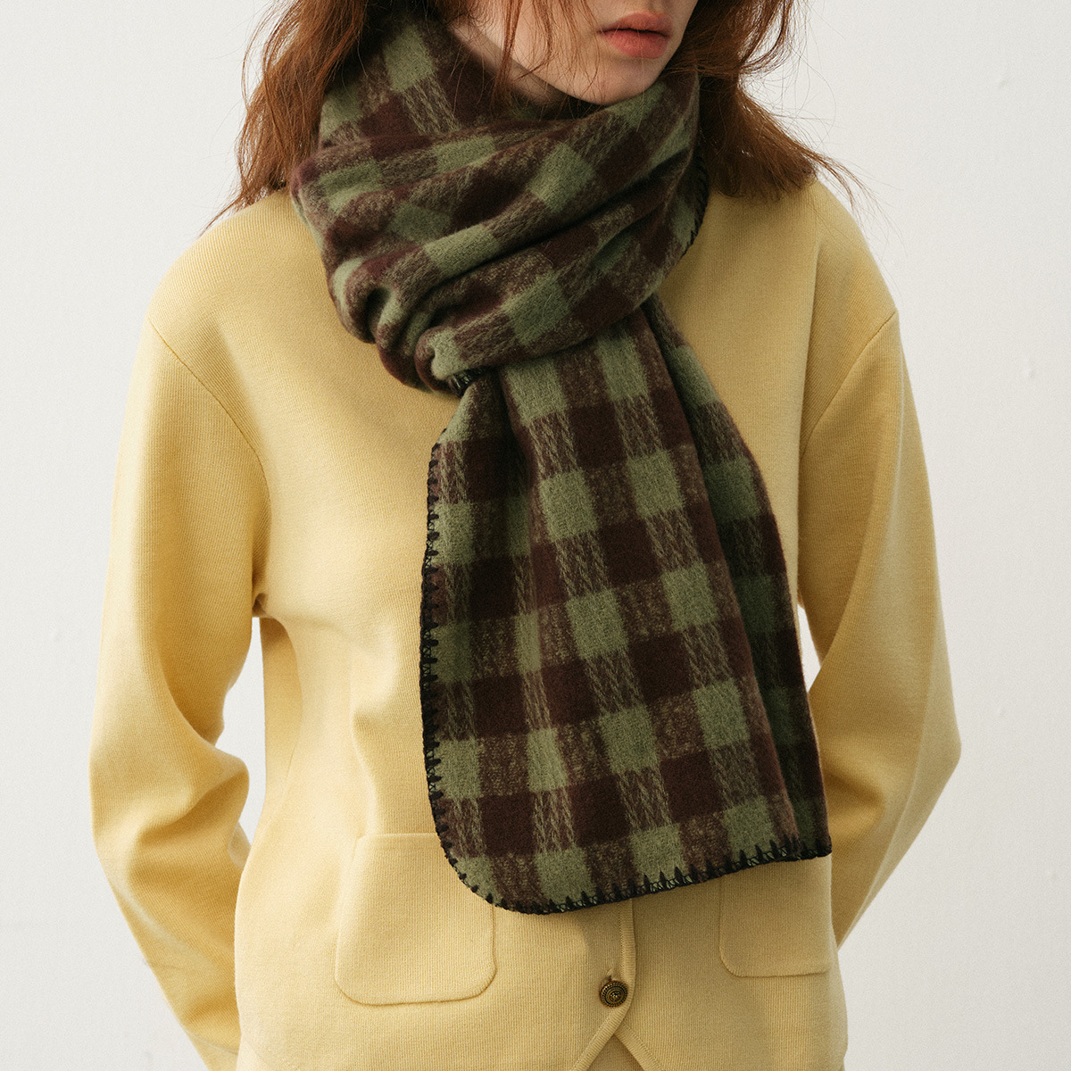 Design Sinn für kleine Duft Dreieck Nadel Spitze fein kariert Imitation Kaschmir Schal Damen Winter Atmosphäre weich wachsartige Lätzchen Schal_voghion.com