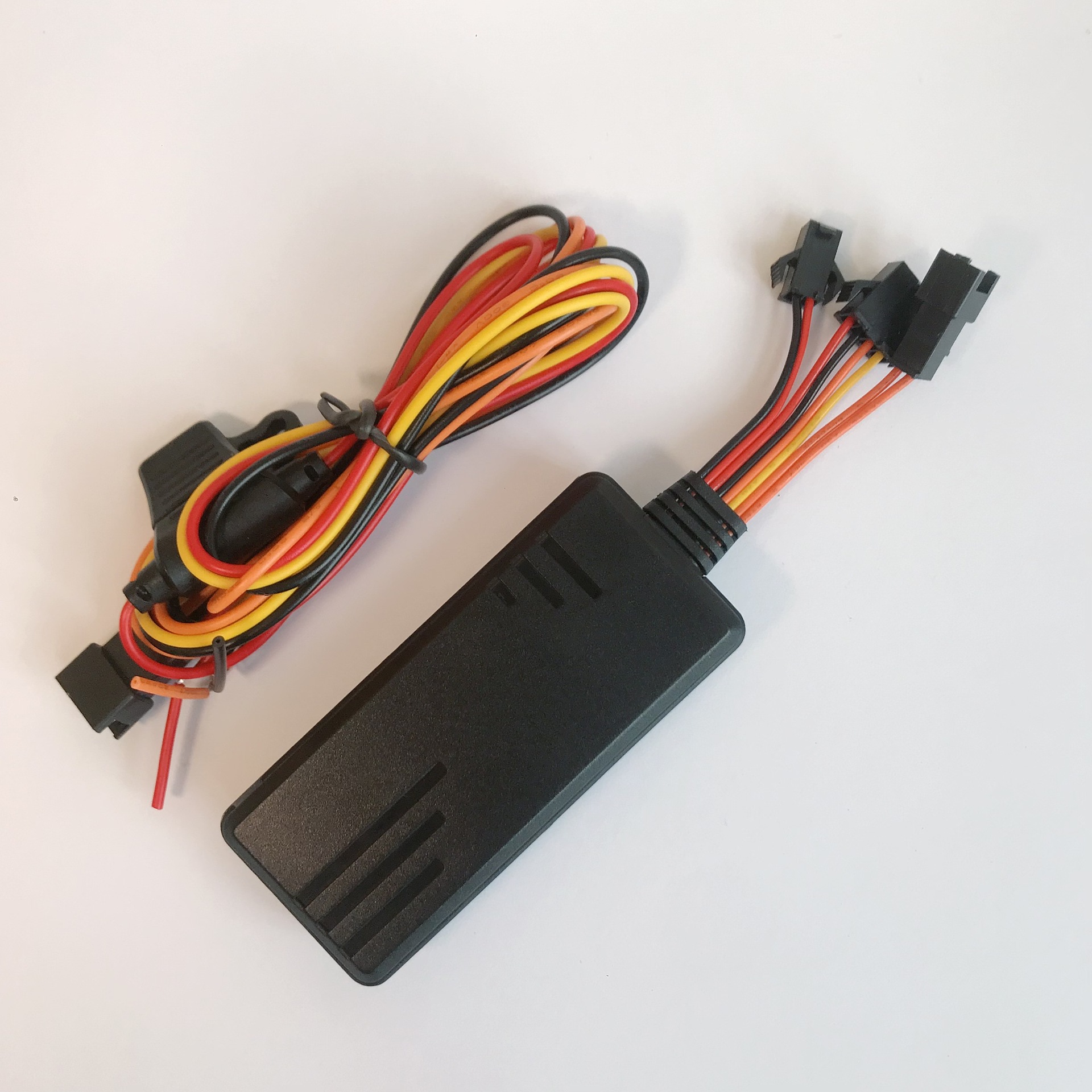 J16 4G GPS 로케이터(카드가 없는 8라인)