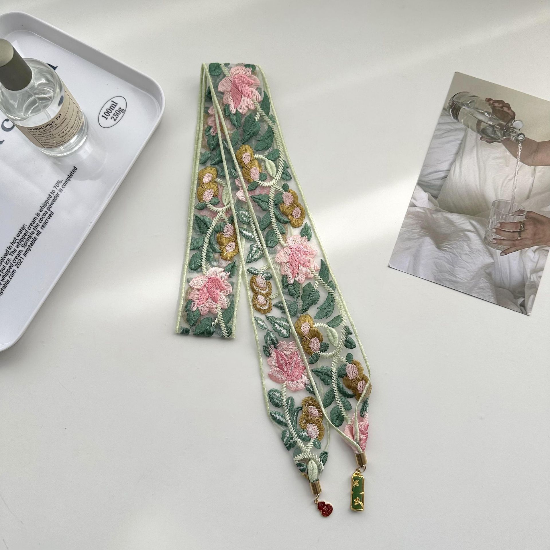 Bandas de cabello para mujeres bordadas chinas toallas de cabello de alto nivel sensación de tela floral de estilo chino colgante de borde ancho cinturón de lona multipropósito