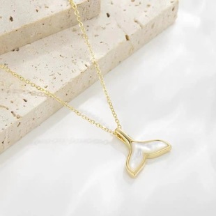 18k Goldfish Tail Pendant au750 Material Color Gold Inlaid with White Fritillaria for the rest of your life
