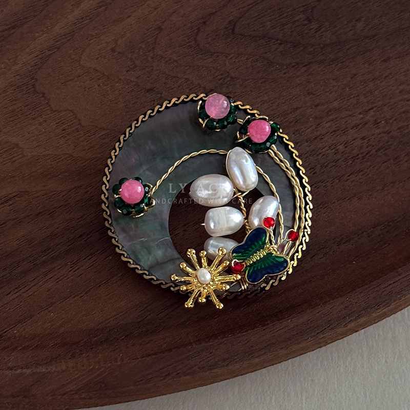 Nuevo broche de flor de perla barroca natural retro, broche antiexposición de nicho de alta gama, ramillete de platycodon