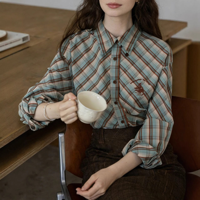 "Law of Plaid Patterns" 45 ° Plaid Classic French Retro Two-Color Embroidered Long-Sleeved Shirt Top for Women Spring Style "Law of Plaid Patterns" 45 ° Plaid Classic French Retro Two-Color Embroidered Long-Sleeved Shirt Top for Women Spring Style