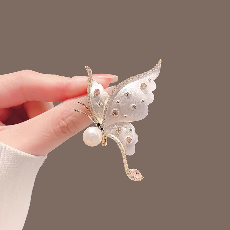 New Antique Enamel White Butterfly Brooch Insect Corsage Niche Design Pin Suit Coat Accessories
