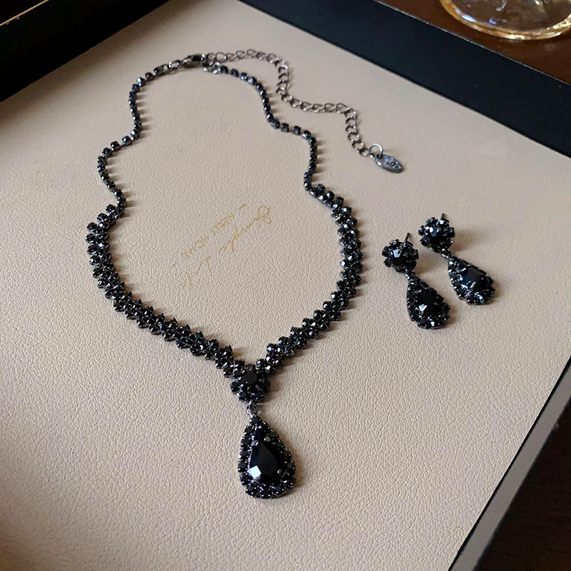 Medieval vintage zircon pulsera pendientes collar lujo ligero nicho conjunto de alta sensación de estilo retrógrado joyas de corte