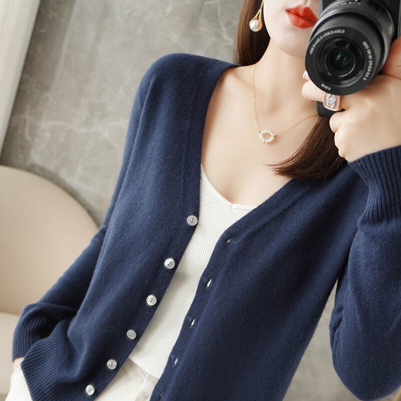 2025 Spring and Autumn New Knitted Cardigan Women's V Neck Easiest for Match Sweater Top Long Sleeve Sweater Tops One Generation