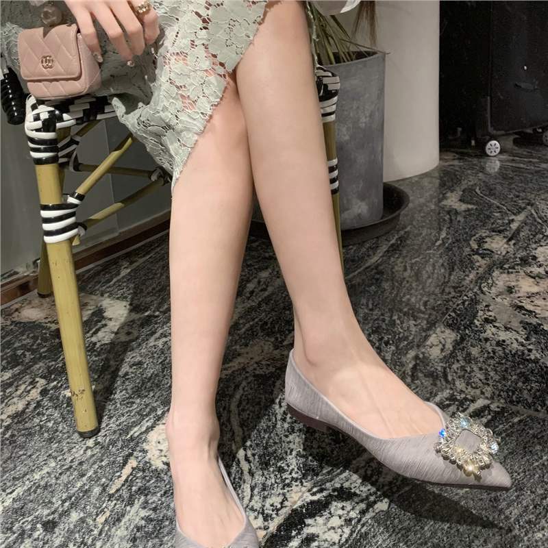 Grape Mom's Same Style 2025 Spring New Style French Style Sparkling Diamond Pointed Toe Shallow Mouth Fairy Flats Shoes for Women