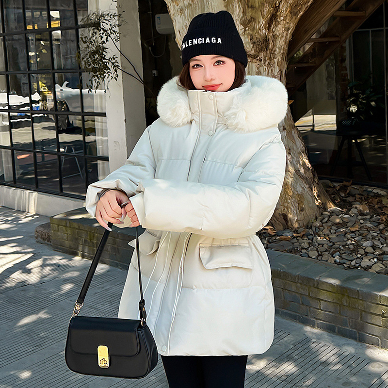 Invierno de 2025 nuevo estilo encapuchado cuello de pelo temperamento cintura retraída chaqueta de algodón de moda suelta chaqueta de algodón gruesa de moda