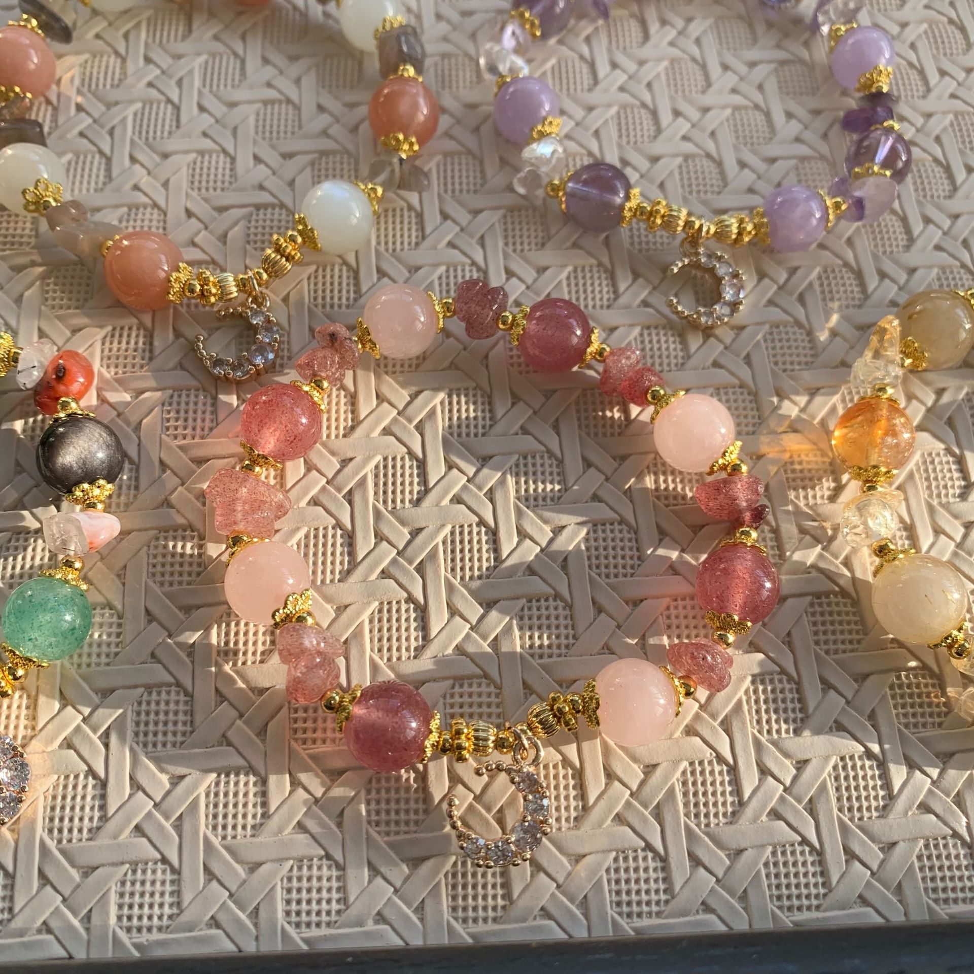 天然水晶手串草莓晶粉晶手串百搭小众高级月亮吊坠手饰水晶手链