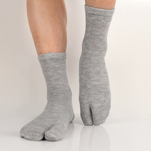 Japanese-style two-toe socks polyester-cotton two-finger socks for men and women Japanese clog props socks hotel bath socks toe socks