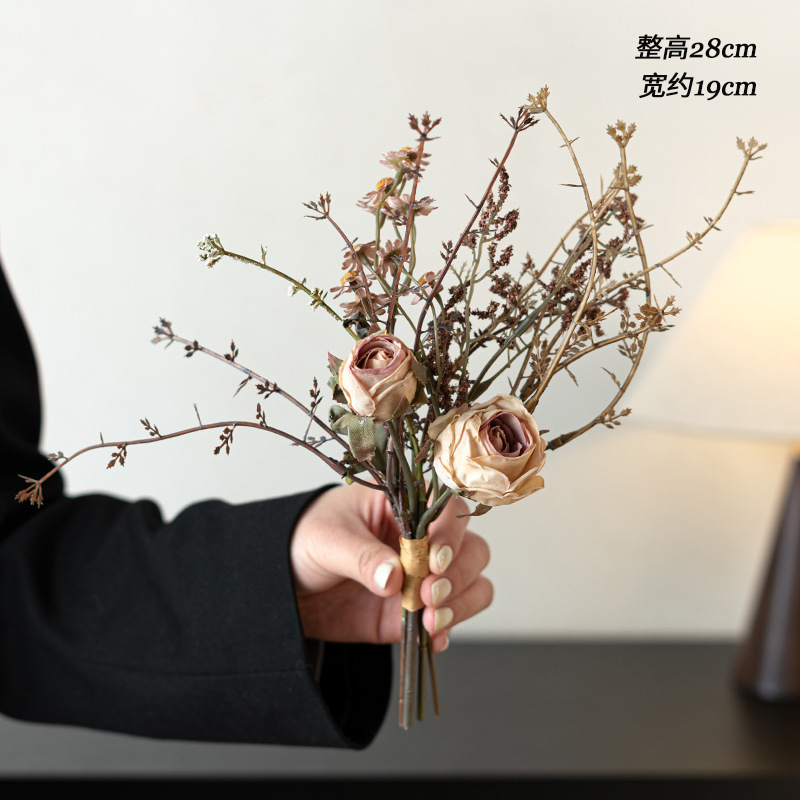 手札の花束は花の装飾を模倣してリビングの造花の高級感を飾ってテーブルの花を飾ってメーカーの卸売りをします。|undefined