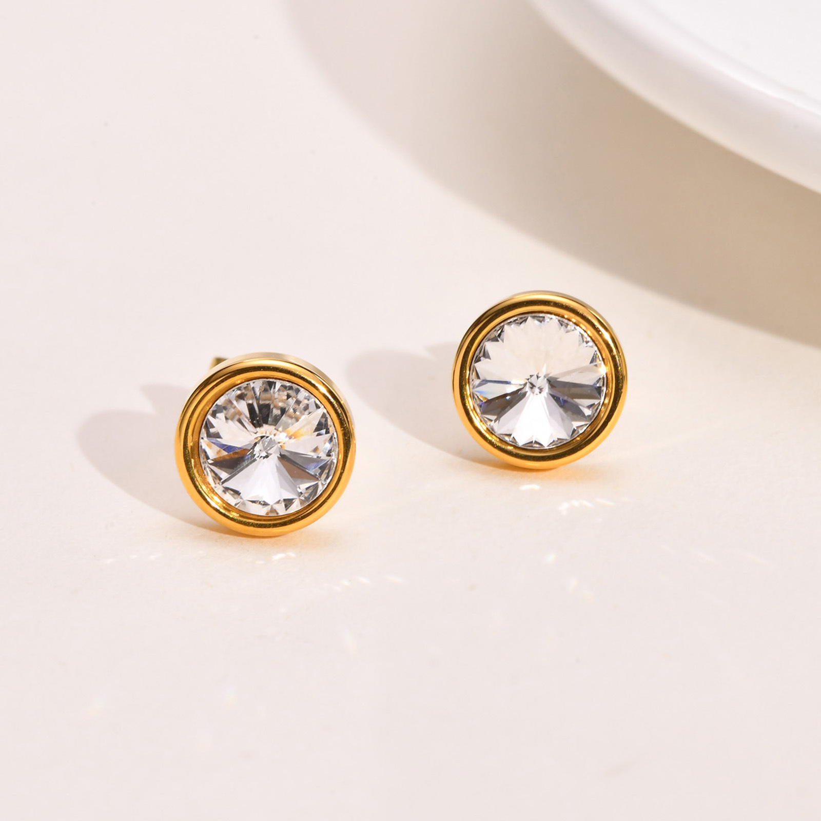 Fashion Round Stainless Steel Plating Inlay Zircon Ear Studs 1 Pair