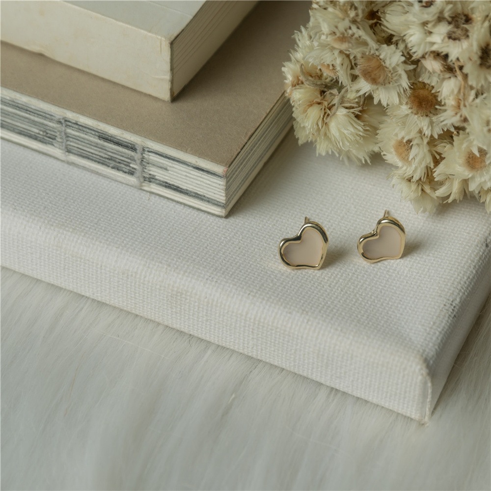 Simple Style Heart Shape Alloy Enamel Ear Studs 1 Pair