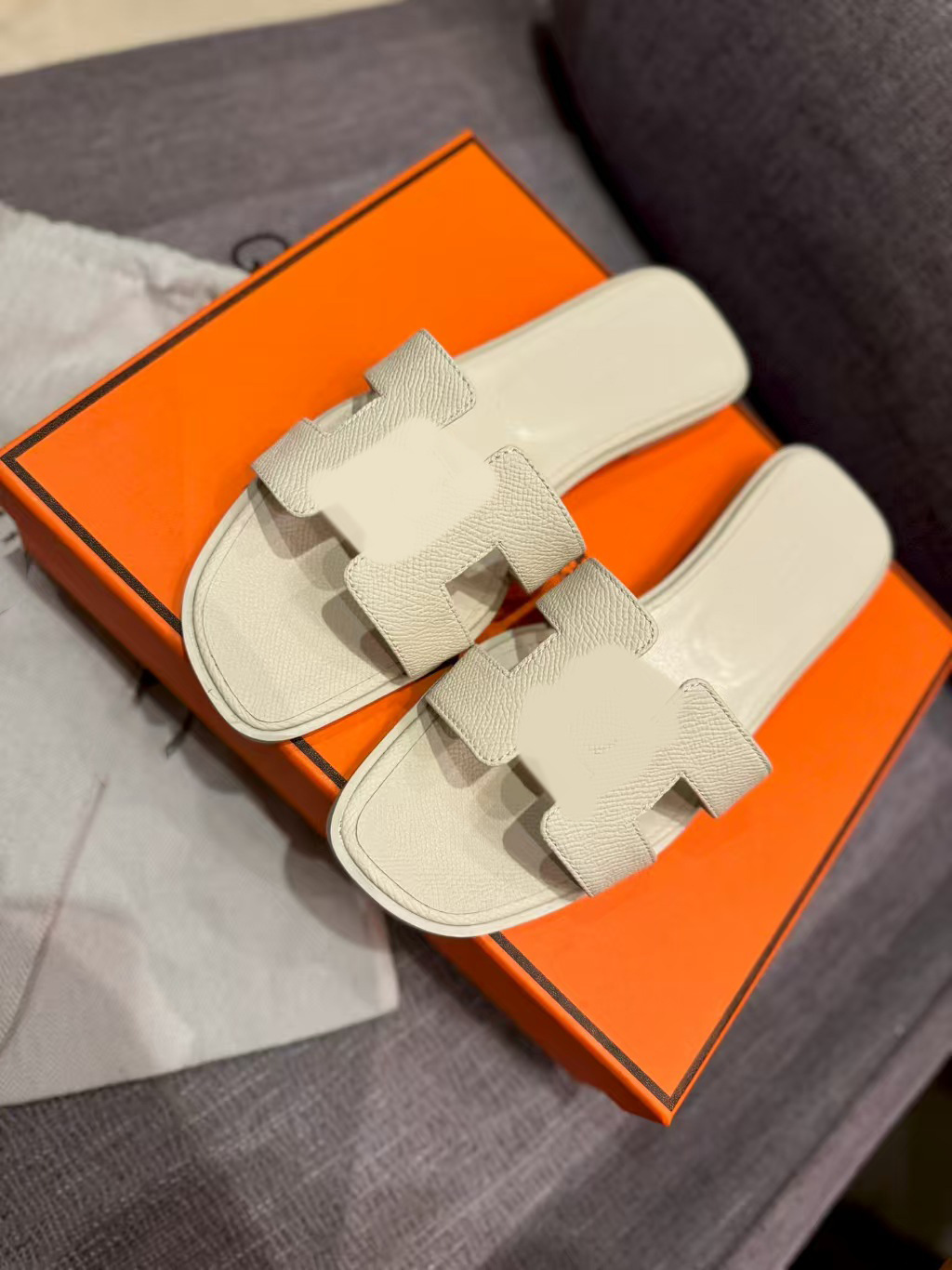 鼎羊皮の新型真皮平底ネット赤同タイプのスリッパ女性夏外着一字引きビーチカジュアル太さと涼しさ引き