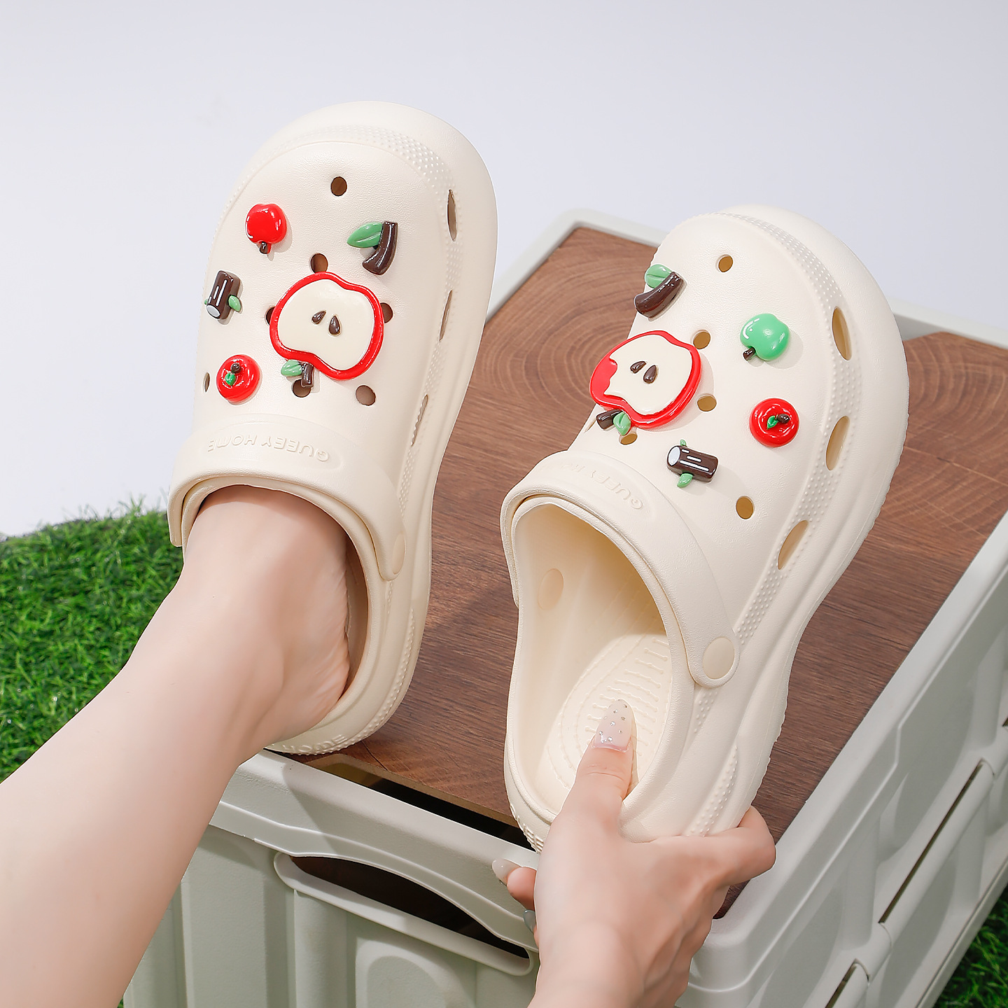 Apple Crocs kvinders sommer 2026 Nye indendørs og udendørs tyksåler skridsikre anti-lugt antibakterielle Baotou hjemmesko til kvinder