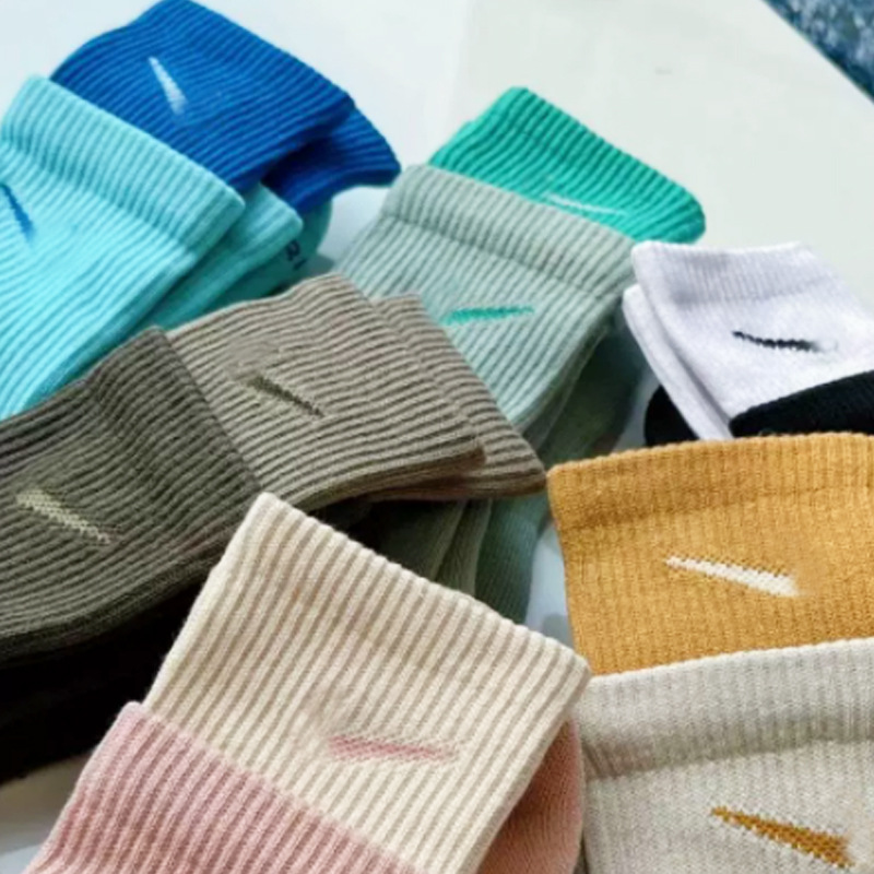 Calcetines de mujer de doble gancho a juego de color a media pantorrilla de dos piezas calcetines de baloncesto deportivos para hombres calcetines de color de moda