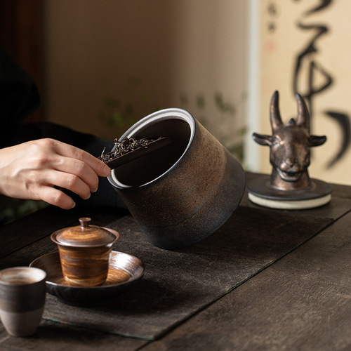 Twelve zodiac gilt iron glaze tea cans sealed tea warehouse ceramic storage cans Tieguanyin black tea Pu'er storage tea cans