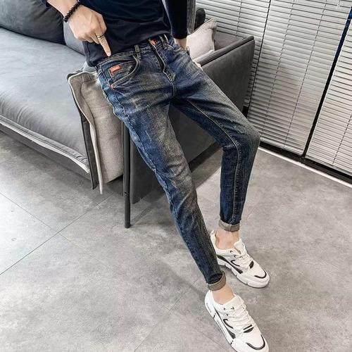 High-end blue denim jeans for men, autumn slim-fit skinny pants—versatile Korean-style casual stretch trousers that are trendy.