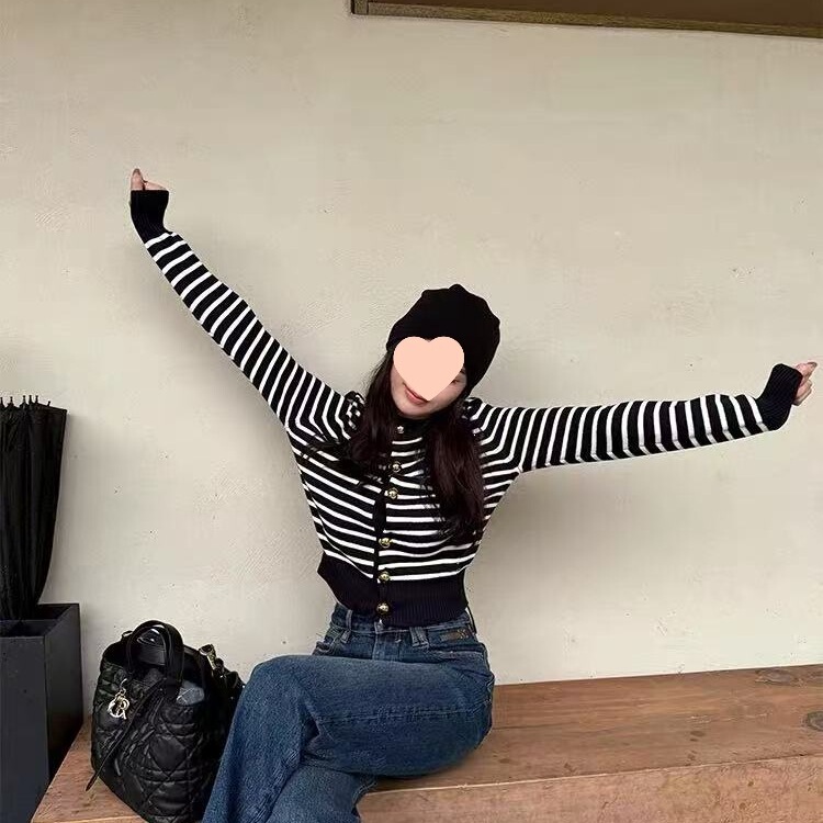Piano music classic black and white contrast striped knitted cardigan, autumn and winter style, round neck with gold buttons, slim fit wool sweater, other Piano music classic black and white contrast striped knitted cardigan, autumn and winter style, round neck with gold buttons, slim fit wool sweater, other
