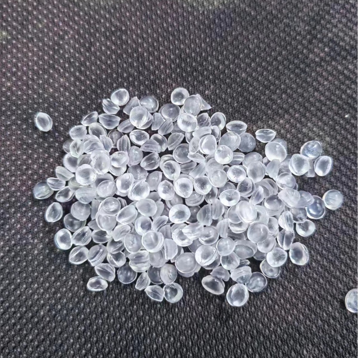 现货透明PVC浅蓝底70A硬度聚氯乙烯注塑软硬胶工厂直销