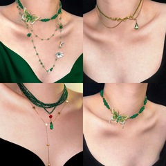 小さな新緑の蝶のネックレス、ハイエンドのデザインのネックレス、ビーズタッセル、ウォータードロップ、輝くダイヤモンドの鎖骨チェーン