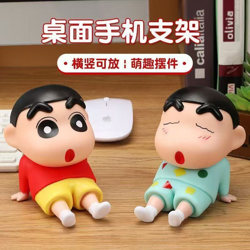クレヨンしんちゃんの携帯電話スタンドの怠け者がデスクトップの置物を作っています。|undefined