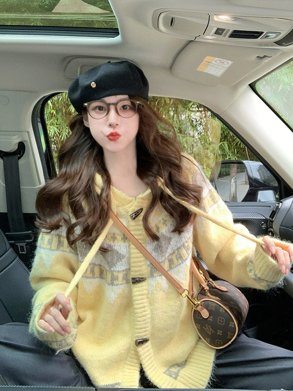 黄色费尔岛毛衣女秋冬季加厚连帽外套2025新款复古牛角扣针织开衫|undefined