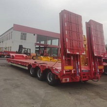 双节液压爬梯低平板半挂车 1米宽爬梯勾机板运输半挂车 出厂价格