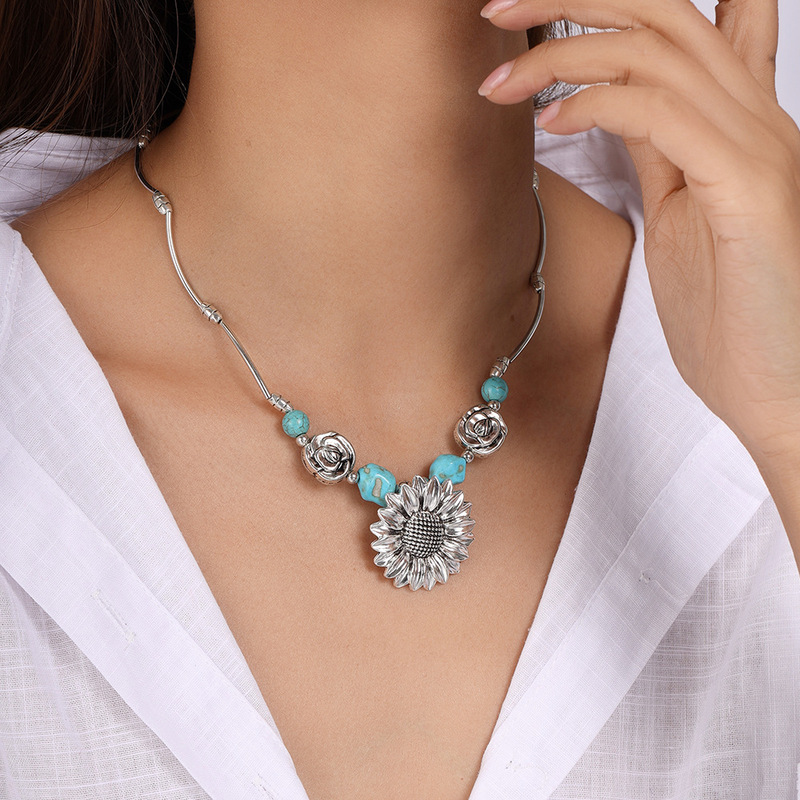 European and American Export Hot Sale New Personalized Sunflower Flower Turquoise Necklace Clavicle Chain Factory Direct Sales Fresh Water