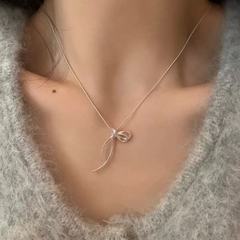 女性用ミニマリストボウネックレス、軽くて豪華なニッチデザイン、スネークボーンチェーン、トレンディなインターネットセレブの新しいスタイル、ガールフレンドへの誕生日プレゼント