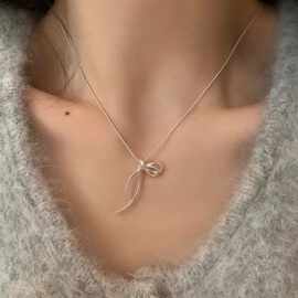 极简蝴蝶结项链女轻奢小众设计感蛇骨链潮网红新款送女友生日礼物