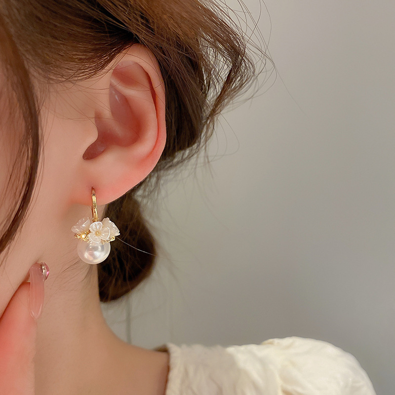 Elegant Flower Imitation Pearl Alloy Inlay Rhinestones Women's Drop Earrings display picture 4