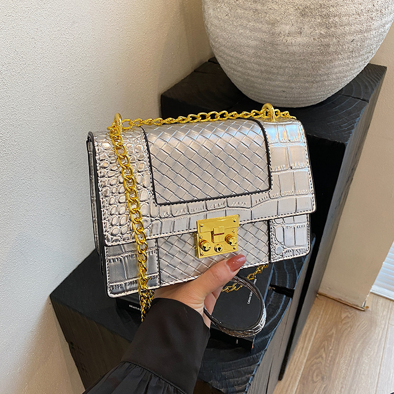 クロスボーダーの小さいカバンの女性の卸売りのbags2025新型のファッションは小さい方のカバンの女性の肩を斜めに掛けてチェーンのカバンを編みます。|undefined