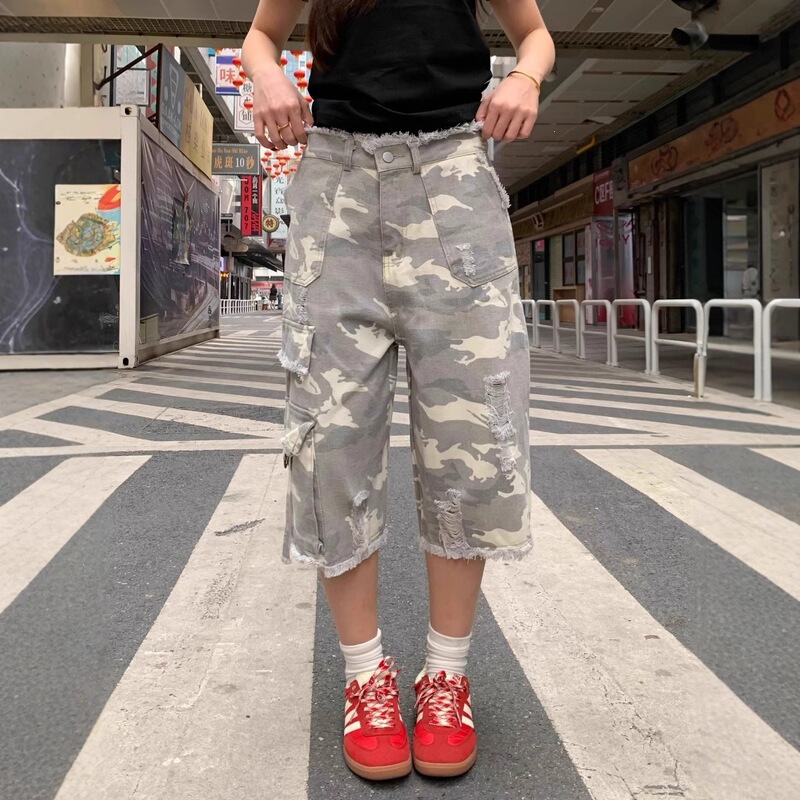 American Retro Camouflage Frayed Ripped Work Shorts for Men and Women, 2026 Summer Loose Street Style Wide-Leg Cropped Shorts