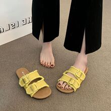 �r�аٴ����e�⴩һ����Ů��Ь2025���¿�W�t��ײ���Ůɳ������