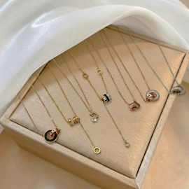 项链;手镯;胸针