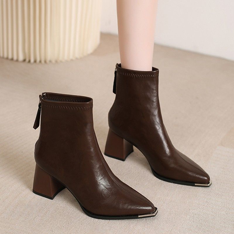 法式短靴高跟鞋2025秋冬季新款米色高跟靴辣妹方头粗跟时装靴白色