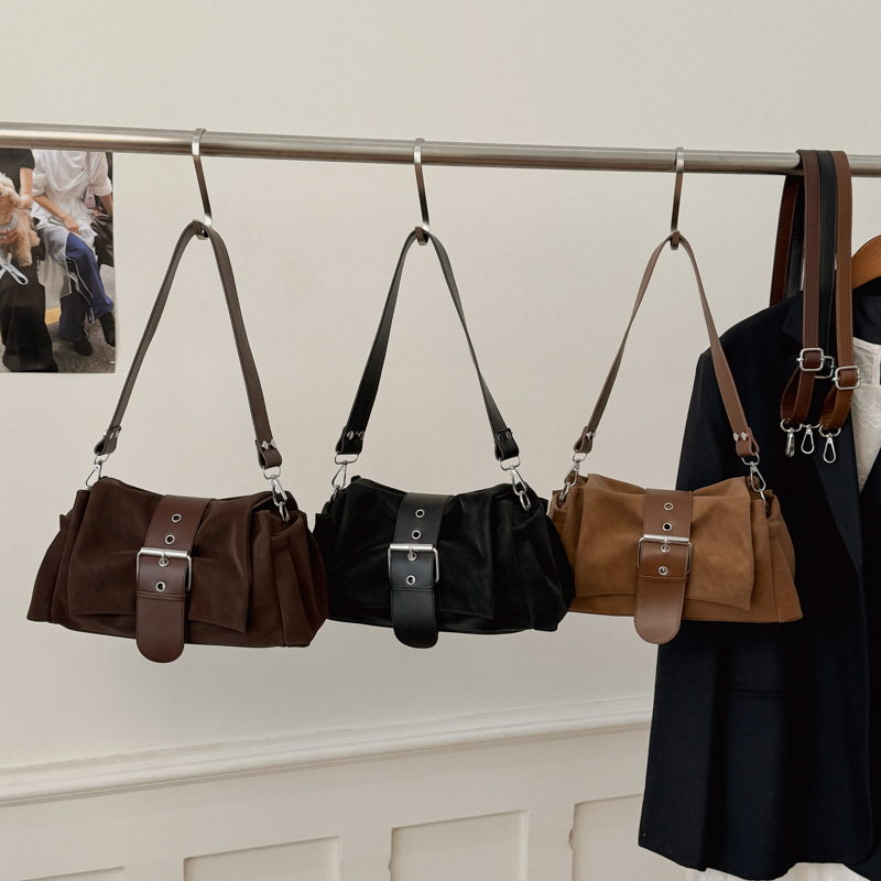 Estilo coreano simple relajado sensación de hombro único brazo bolso de palo de viaje versátil 2026 nuevo bolso de almohada cross-border