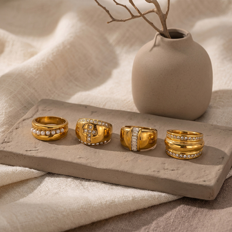 Anillo de diamantes de alta calidad de lujo ligero y nicho no se desvanece joyería de acero de titanio