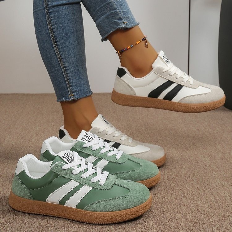 Zapatos de entrenamiento de base plana para mujeres 2025, primavera y otoño, zapatos de skate de comercio exterior de tamaño grande, zapatos casuales de moda, zapatos blancos para mujeres
